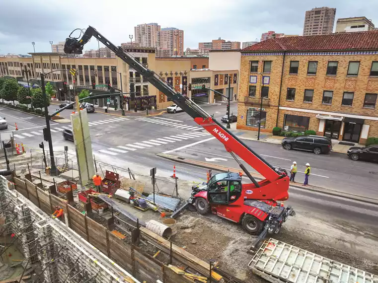 Crookham Construction uses a Magni RTH 6.30 rotating telehandler with a winch attachment to set and remove wall forms on a project in downtown Kansas City.
